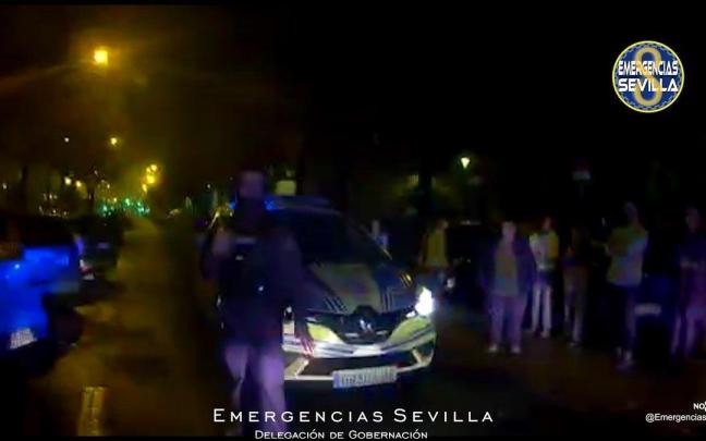 Detenido en Sevilla un conductor ebrio fugado tras el atropello mortal de un joven que circulaba en patinete eléctrico. Detenido en Sevilla un conductor ebrio fugado tras el atropello mortal de un joven que circulaba en patinete eléctrico.