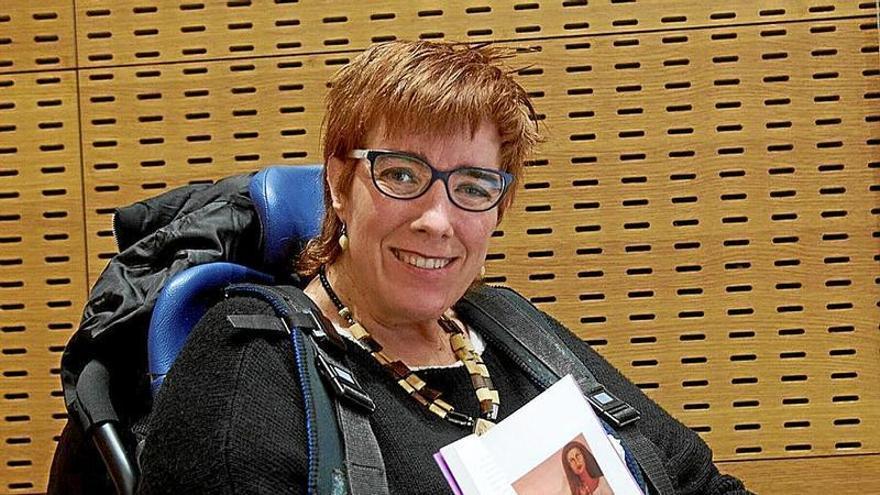 María Blasco Gamarra, presentó su libro en Civican. | FOTO: IÑAKI PORTO