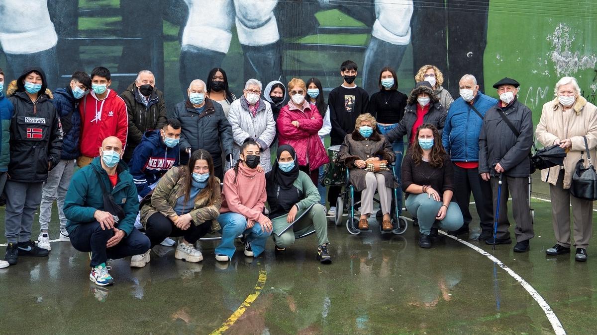 Jóvenes y mayores protagonistas del proyecto ‘Generaciones’.