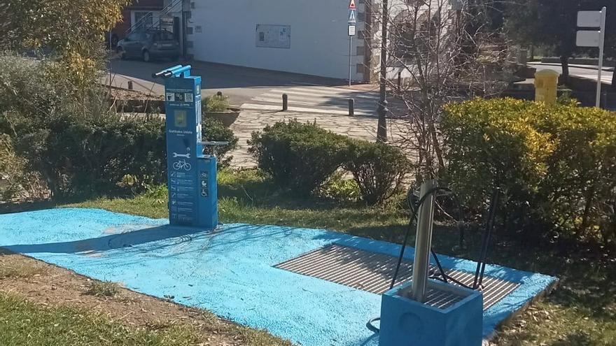 &Aacute;rea de reparaci&oacute;n de bicicletas junto al ayuntamiento.