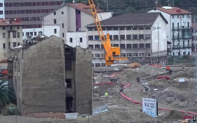 ‘La Casa de la Palmera’ en medio de solares que albergarán nuevas viviendas y calles.