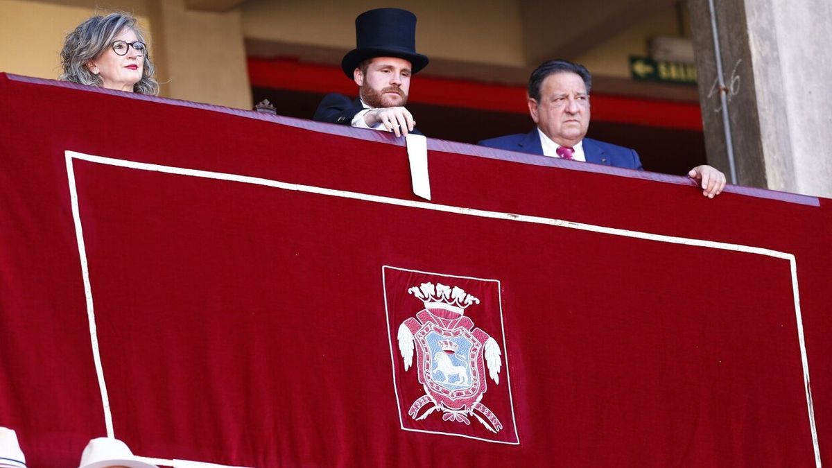 El presidente, al inicio de la corrida.