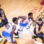 Francis Alonso y Michale Kyser inician una jugada de bloqueo y continuaci&oacute;n.