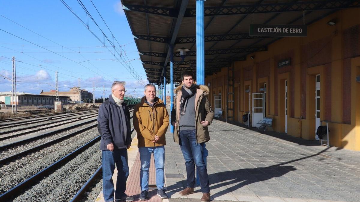 Ordoñez, Álvarez y Guzman en la estación de Castejón tras la rueda de prensa de hoy