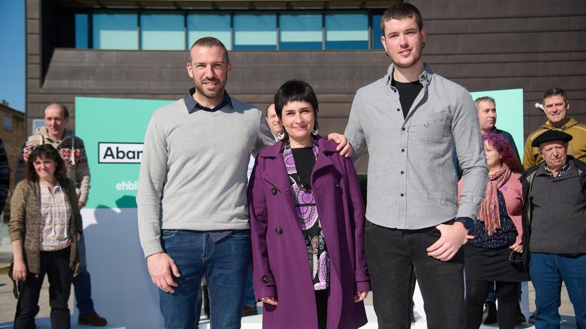 Raúl Maiza, Laura Aznal e Iker Mariezkurrena Zelaia, este domingo en Berriozar.