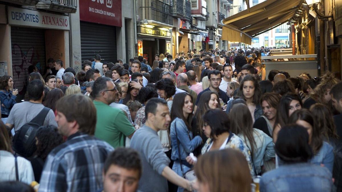 Vista de la calle Estafeta repleta de personas