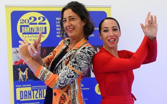 La diputada Lorea Bilbao y la bailaora Ana Morales, que inaugura el festival hoy en la sala Rekalde de Bilbao. La diputada Lorea Bilbao y la bailaora Ana Morales, que inaugura el festival hoy en la sala Rekalde de Bilbao.
