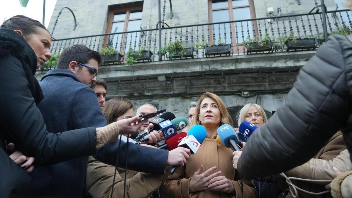 La ministra de Transportes, Raquel Sánchez, en Castro Urdiales durante el anuncio de los ceses.