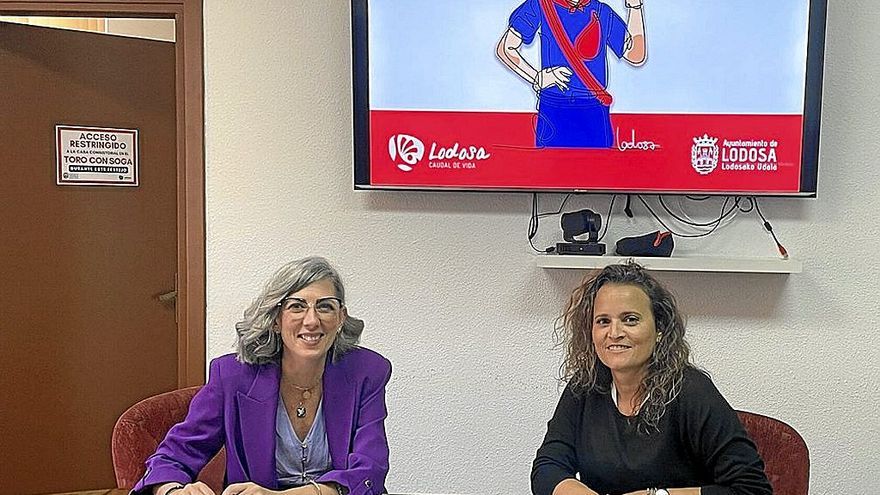 Laura Remírez (izda) y María Gurpegui, durante la presentación de la gymkana.