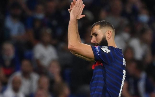 Karim Benzema durante un partido con Francia