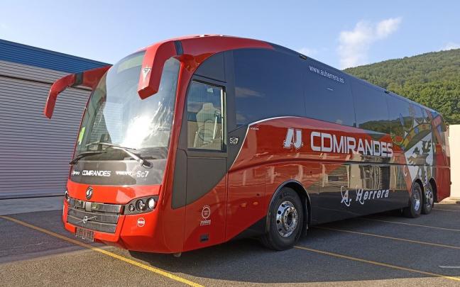 El autobús en el que va a viajar el Mirándes, que milita en Segunda División. El autobús en el que va a viajar el Mirándes, que milita en Segunda División.