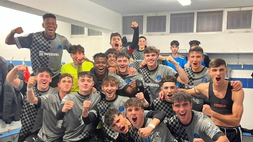 El Juvenil 'A' del Alavés celebra su último triunfo copero ante el Zaragoza.