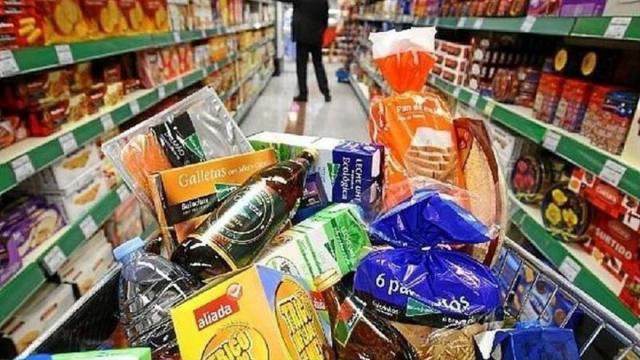Díaz apuesta por que la cesta de productos varié semanalmente e incluya proteínas y frescos.