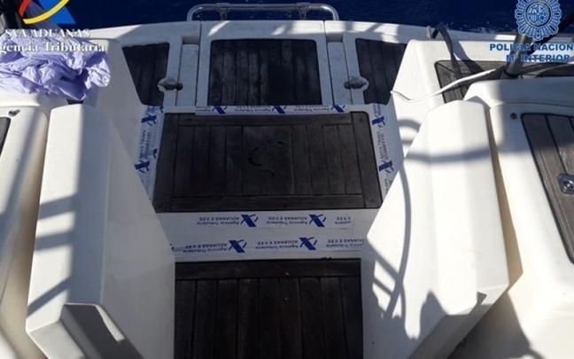 Imagen de un narcovelero interceptado. Imagen de un narcovelero interceptado.