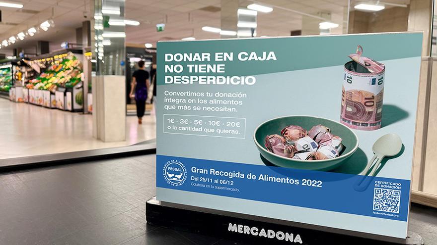 Cartel en caja de Mercadona sobre la Gran Recogida de Alimentos.