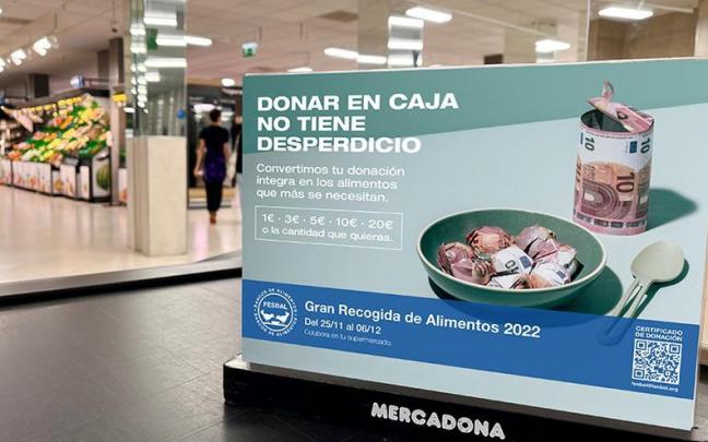 Cartel en caja de Mercadona sobre la Gran Recogida de Alimentos. Cartel en caja de Mercadona sobre la Gran Recogida de Alimentos.