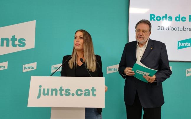 La portavoz de Junts en el Congreso, M&iacute;riam Nogueras, y el portavoz del partido en el Senado, Josep Llu&iacute;s Cleries, en rueda de prensa.
