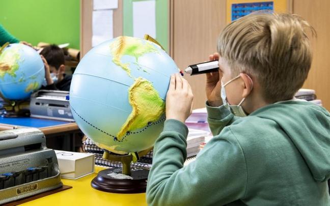 Un alumno con discapacidad visual.