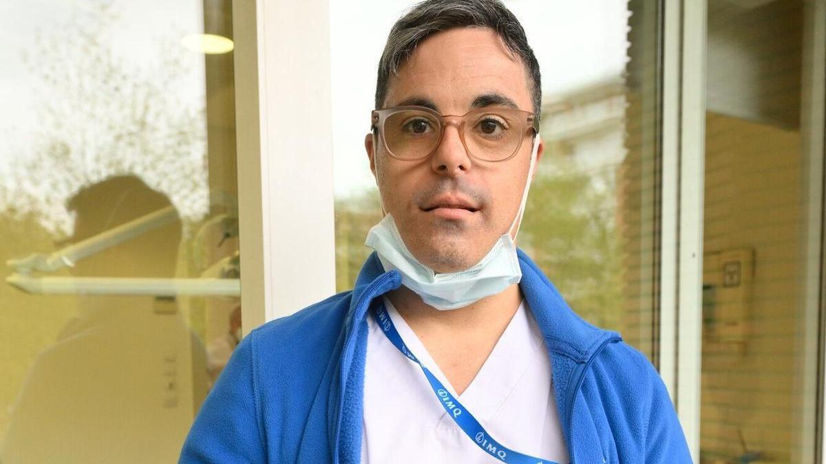 Jorge Riaño, en la clínica dental IMQ Doña Casilda .