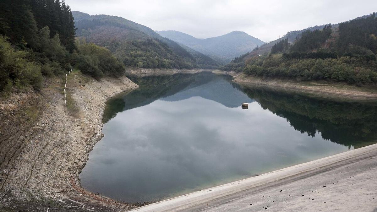 Embalse de Ibai-Eder en enero de 2017, al 46%; hoy está al 65%