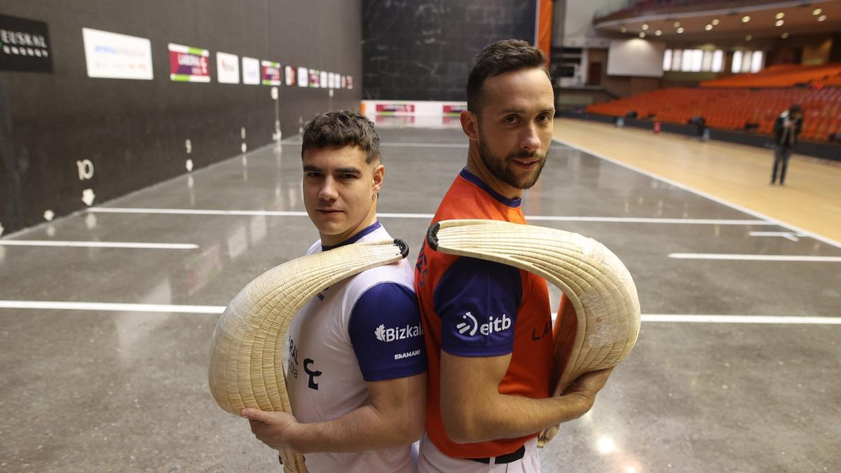 Unai Lekerika e Imanol López, en el frontón Jai Alai de Gernika.