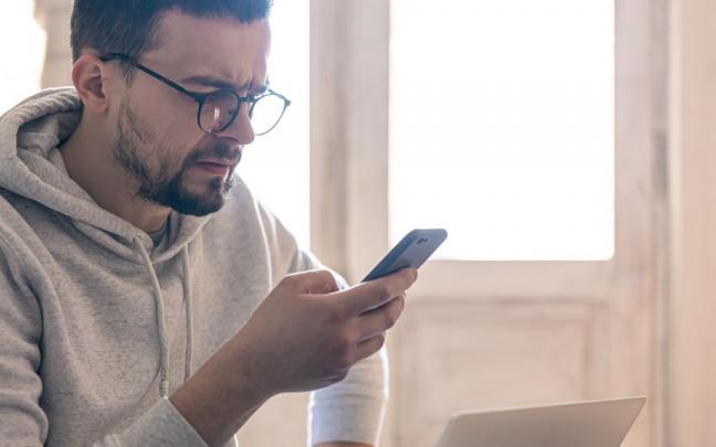 Con la vuelta al cole regresan los temidos grupos de WhatsApp de padres. Con la vuelta al cole regresan los temidos grupos de WhatsApp de padres.
