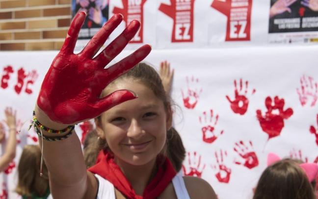 Acto en Burlada por las v&iacute;ctimas de violencia machista
