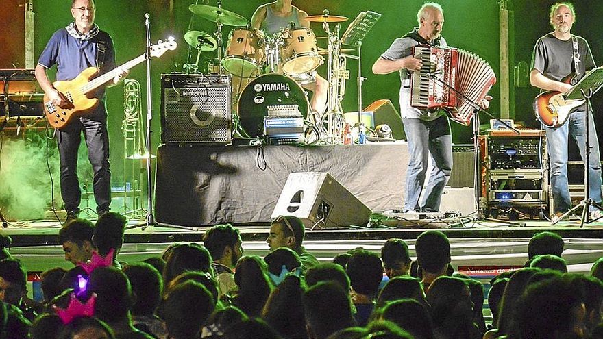 Joselu Anaiak en una actuación prepandémica de La Blanca. | FOTO: ARCHIVO DNA