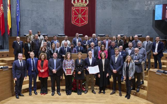 En imágenes, el Sector Primario recibe la Medalla del Parlamento de Navarra. En imágenes, el Sector Primario recibe la Medalla del Parlamento de Navarra.