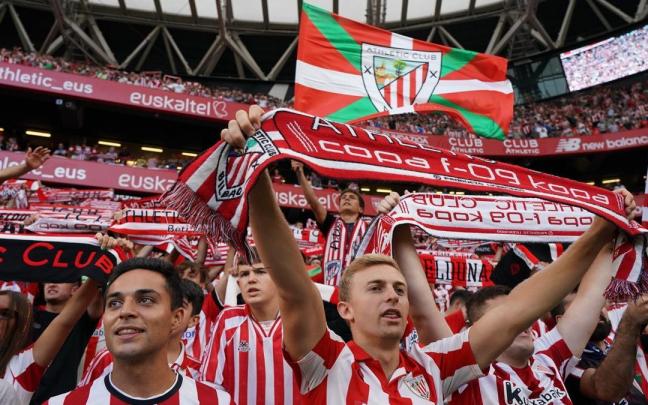 Así se vive un partido del Athletic en la grada de animación de San Mamés Así se vive un partido del Athletic en la grada de animación de San Mamés