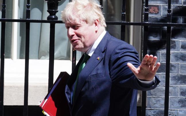 Boris Johnson sale del número 10 de Downing Street. Boris Johnson sale del número 10 de Downing Street.
