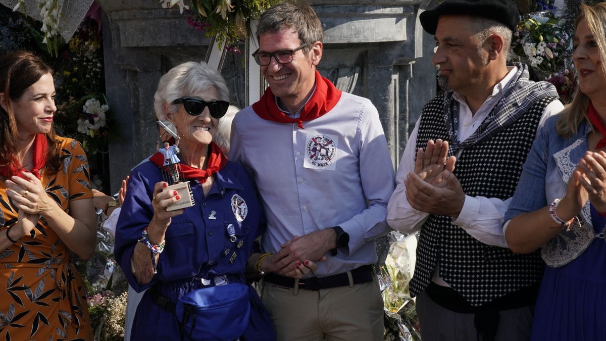 Esther Espinosa recibe su reconocimiento