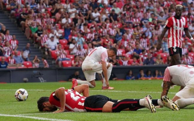 Ra&uacute;l Garc&iacute;a se lamenta de una ocasi&oacute;n fallada en la segunda mitad del encuentro ante el Mallorca.