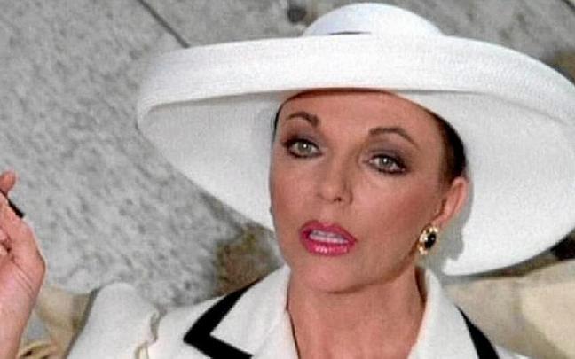 Joan Collins, en el papel m&aacute;s reconocible de toda su larga carrera como actriz, en la serie &lsquo;Dinast&iacute;a&rsquo;.