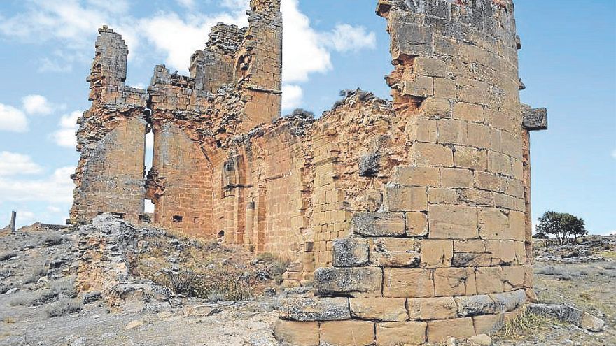 Asomándose al río Ega, el despoblado de Baigorri se encuentra en el término municipal de Oteitza.