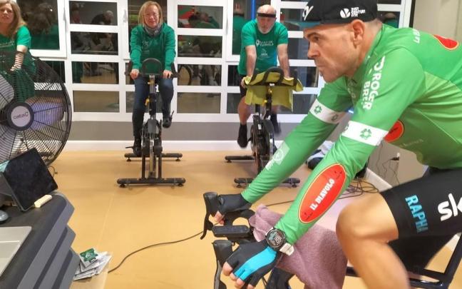 En pleno esfuerzo durante la larga jornada. En pleno esfuerzo durante la larga jornada.