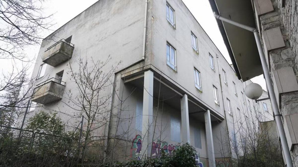 Edificio en el que el Ministerio proyecta el macrocentro de refugiados de Gasteiz.