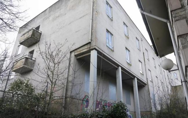Edificio en el que el Ministerio proyecta el macrocentro de refugiados de Gasteiz. Edificio en el que el Ministerio proyecta el macrocentro de refugiados de Gasteiz.