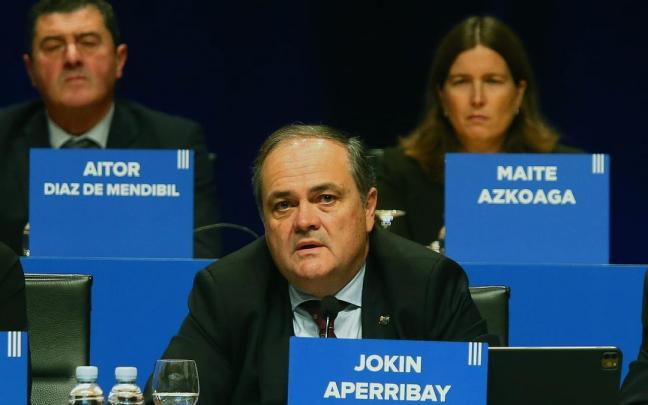 Jokin Aperribay, durante la Junta General de Accionistas de la Real Sociedad celebrada en el Kursaal. Jokin Aperribay, durante la Junta General de Accionistas de la Real Sociedad celebrada en el Kursaal.