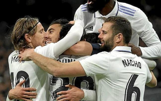 Los jugadores del Madrid celebran uno de sus goles. | FOTO: EFE Los jugadores del Madrid celebran uno de sus goles. | FOTO: EFE