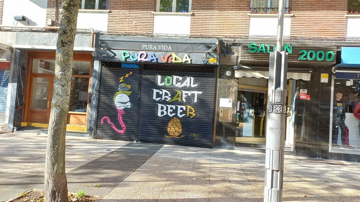 Nueva fachada de este mítico bar de Vitoria, el Pura Vida, en la calle Extremadura.