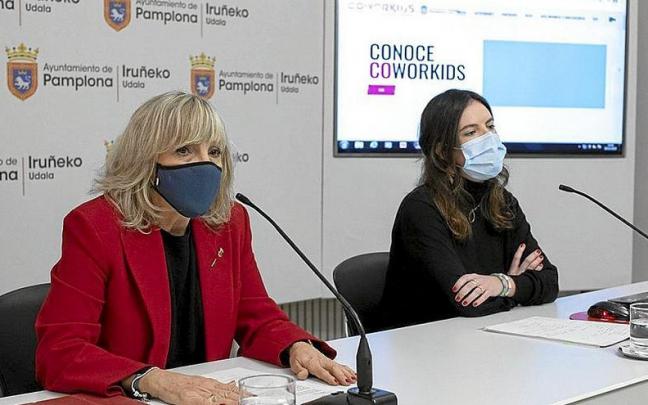 María Caballero y la coordinadora Celia Pinedo, en la presentación de Coworkids.