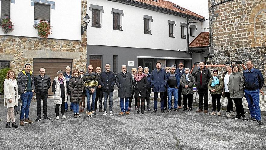 Miembros de la Corporación jaurrietana y vecindad acompañaron en la visita al vicepresidente y a su equipo. | FOTO: CEDIDA