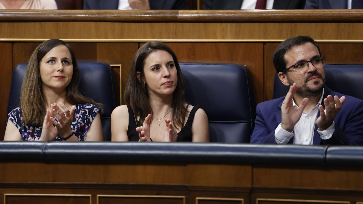 Ione Belarra (i), Irene Montero y Alberto Garzón durante el debate del estado de la nación.