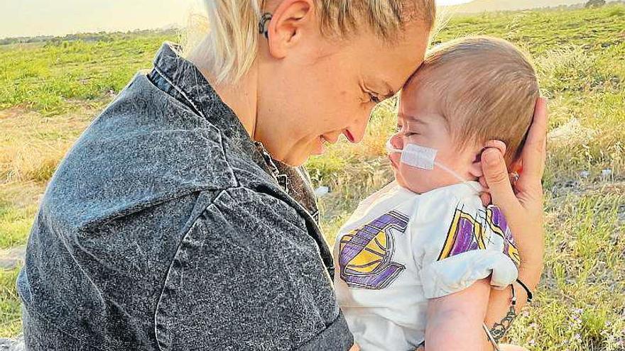 Lydia Lorenzo y su hijo Kai.