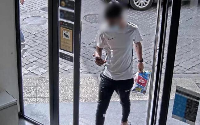 Imagen del vecino identificado como presunto responsable de las estafas por Internet.