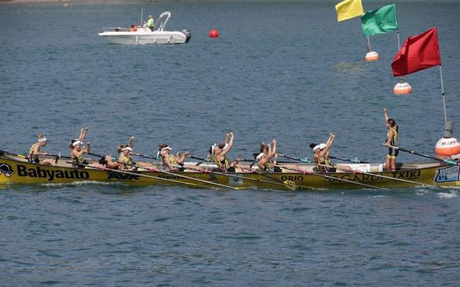 La trainera de Orio, tras una regata. La trainera de Orio, tras una regata.