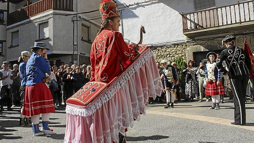 El acto de hermanamiento se cerró con las danzas del grupo zuberotar Iruri.