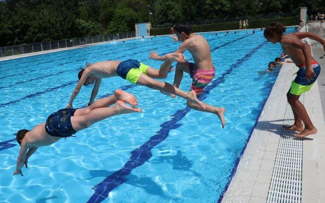 Bañistas en Aranzadi.