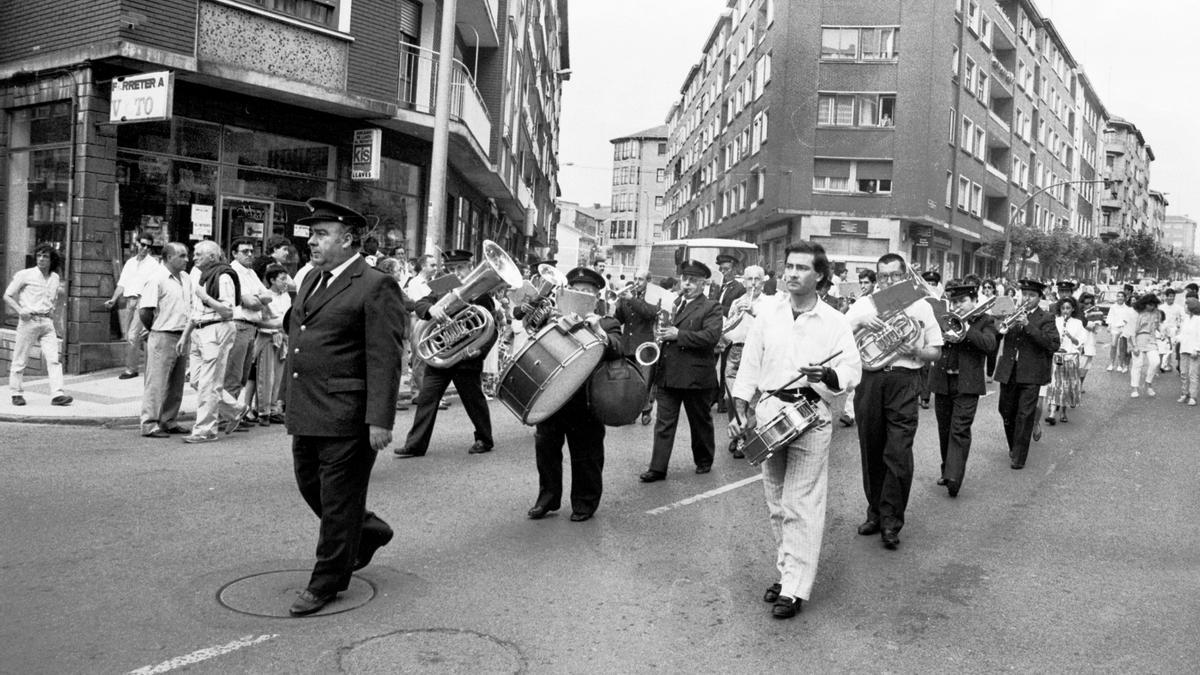 Un pasacalles por Sestao en el año 1988.